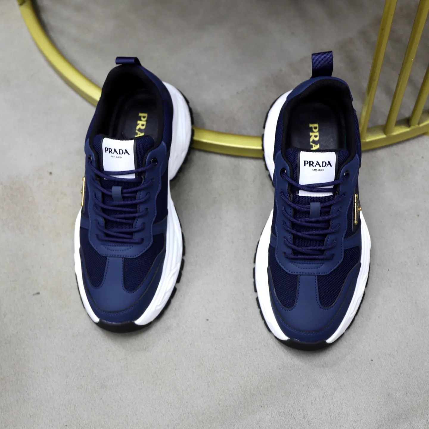Ex-factory price: 462💰🙅‍♂️🙅‍♂️🙅‍♂️ Brand: PRADA Standard code: 38-44 (45 customized) Grade: Same as the official website Material: Original material splicing Comfortable and breathable lining Lightweight and wear-resistant sports outsole Style category: Men's fashionable casual shoes Running sneakers Distinguished luxury brand elements Top luxury Color: actual picture color